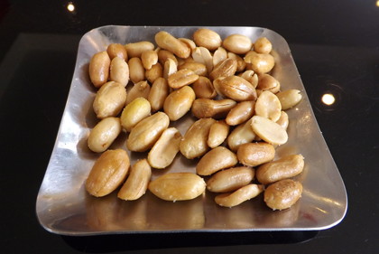 突き出しのピーナッツ